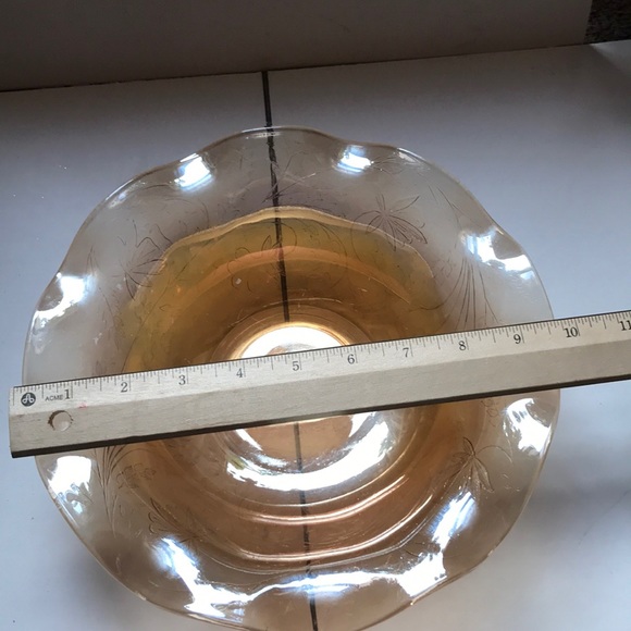 Floragold Louisa Iridescent ruffled fruit bowl - Picture 3 of 9